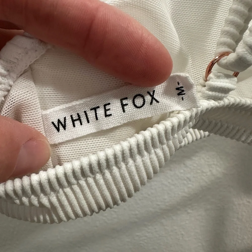 White Fox Hacienda bikini top Medium Del Marcos bikini bottoms large white rib - Picture 5 of 6